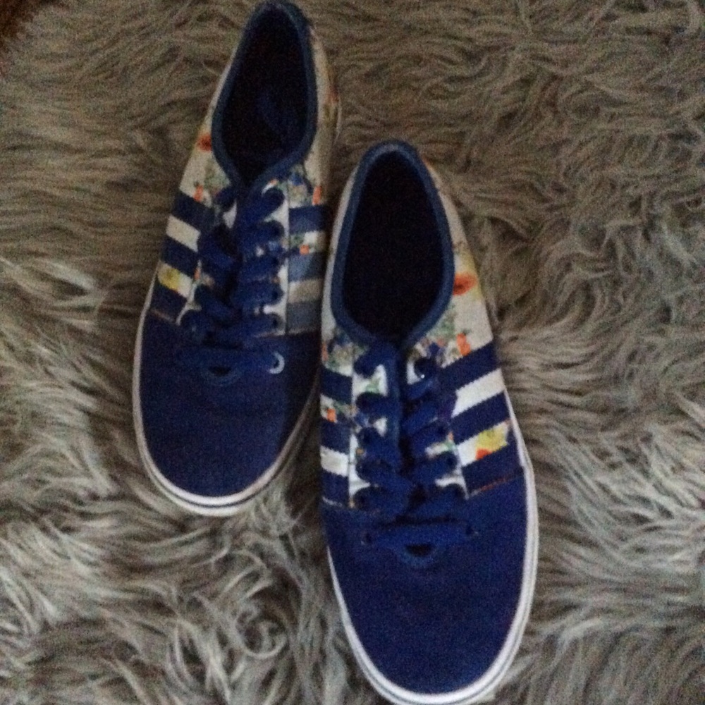 Adidas Sneakers